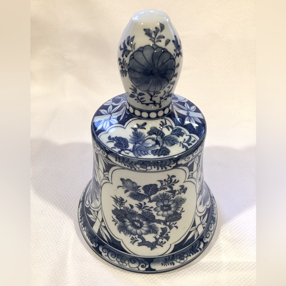 Vintage Nora Fenton Porcelain Bell Hand Painted in Thailand SC 269-26